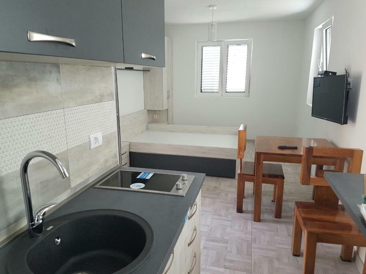 Porto Njegusi A2 Apartment Cetinje Exterior foto