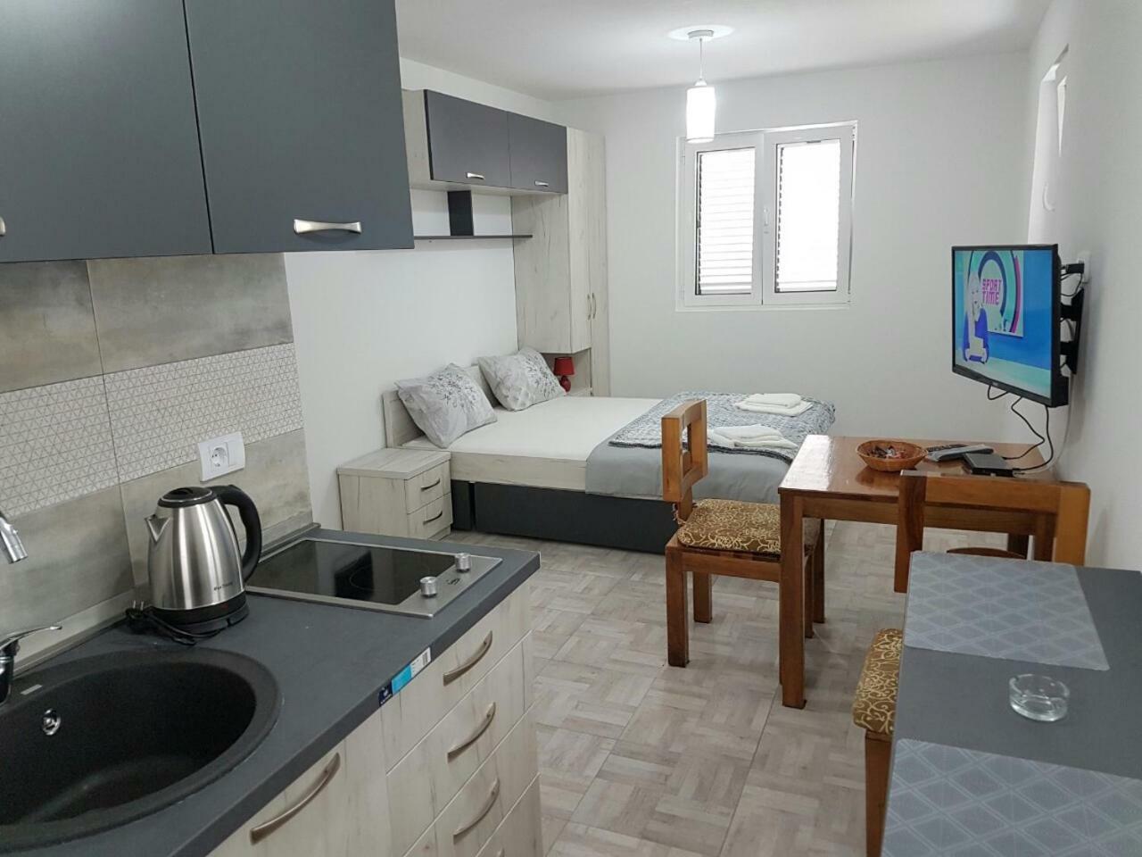 Porto Njegusi A2 Apartment Cetinje Exterior foto